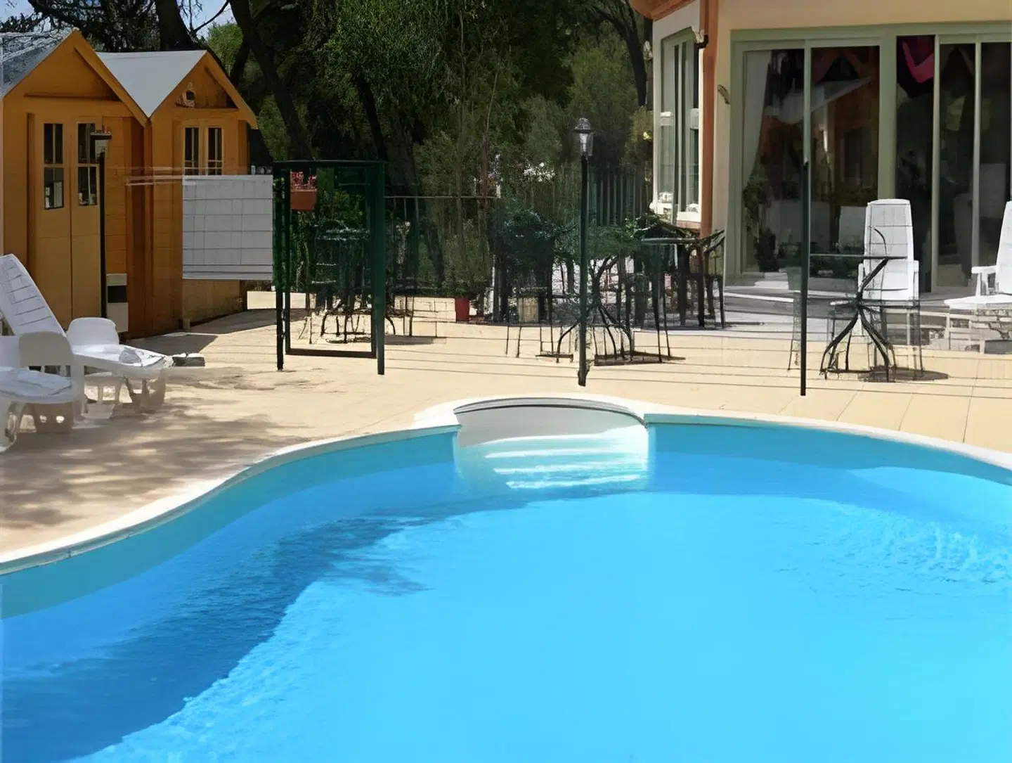 Les Rocailles OUTDOOR_POOL