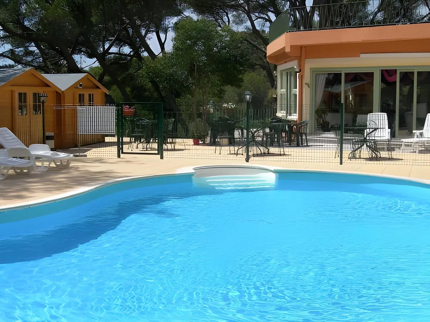 Les Rocailles OUTDOOR_POOL