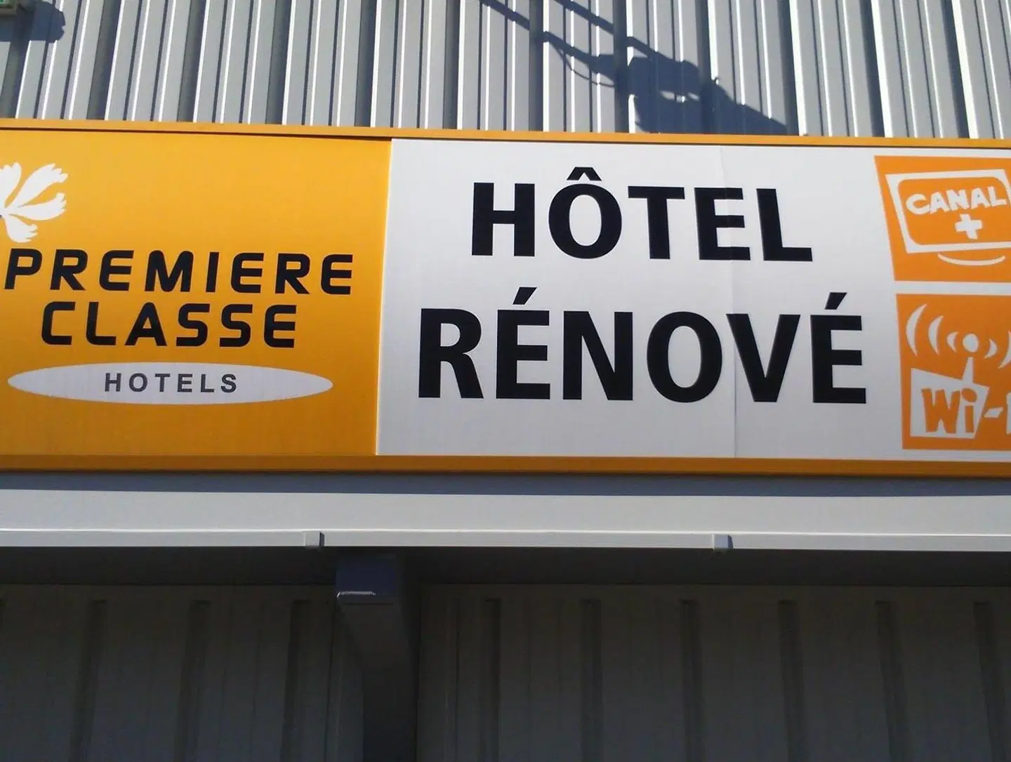 Premiere Classe Avignon Parc Des Expositions EXTERIOR