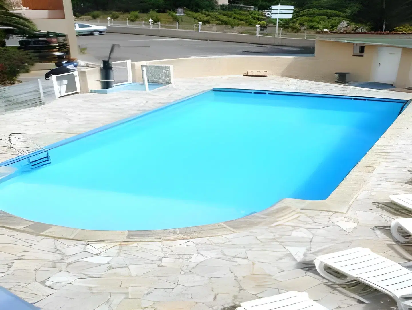 Acapella OUTDOOR_POOL