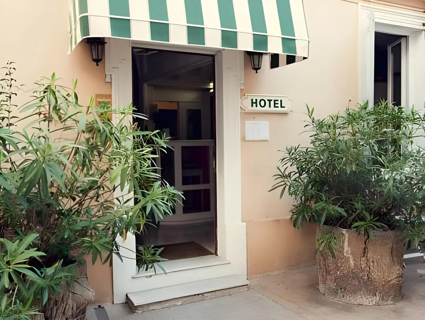 Chanteclair EXTERIOR