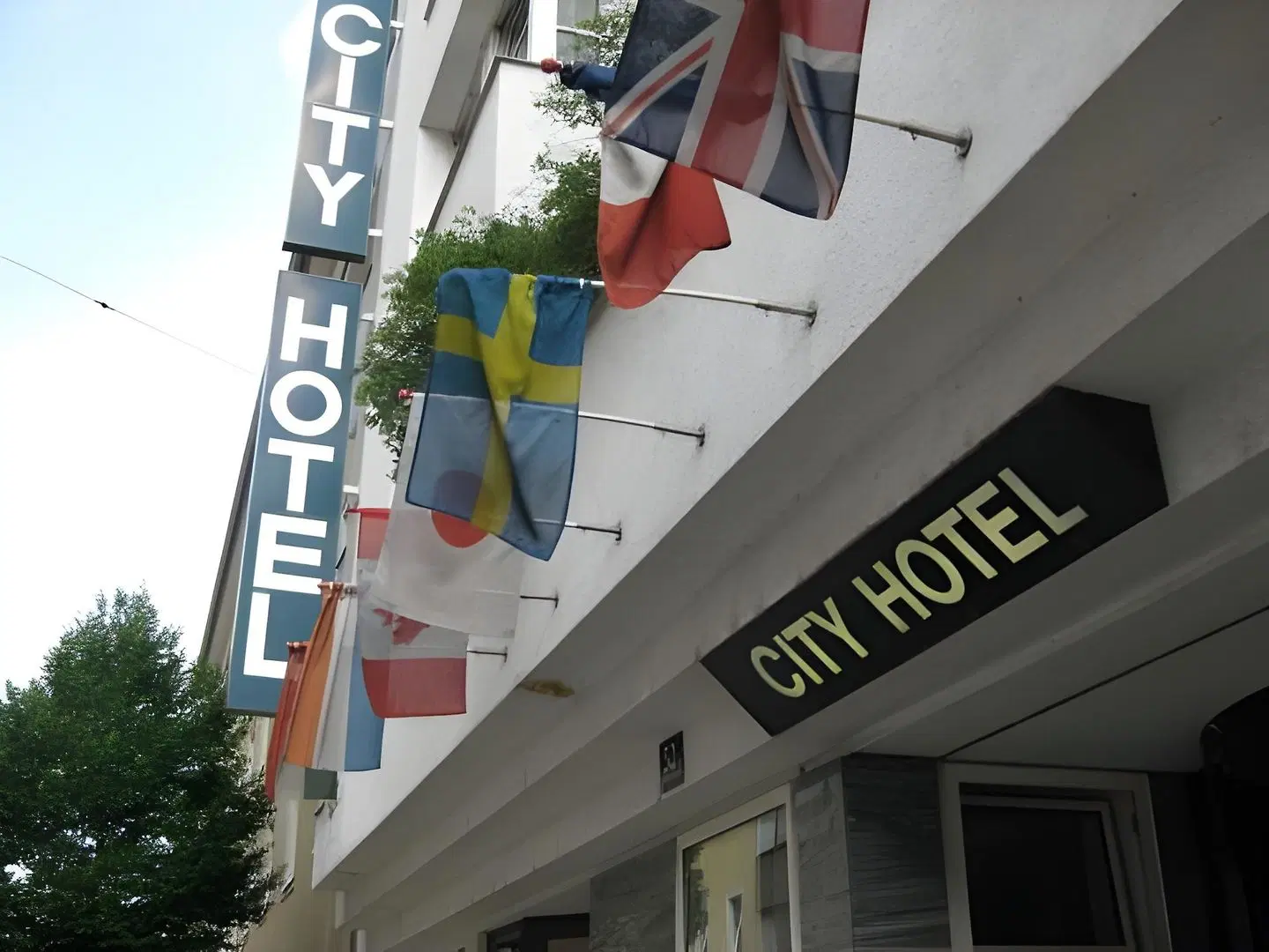 City Hotel & Dom Hotel EXTERIOR