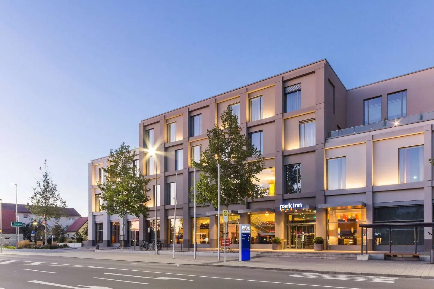 Park Inn by Radisson Neumarkt EXTERIOR