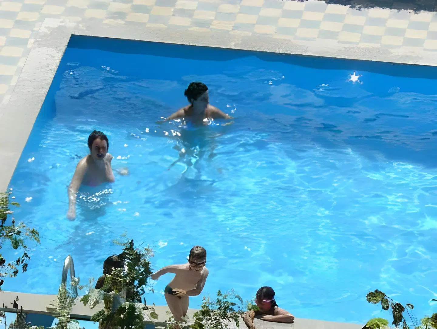 Oliver OUTDOOR_POOL