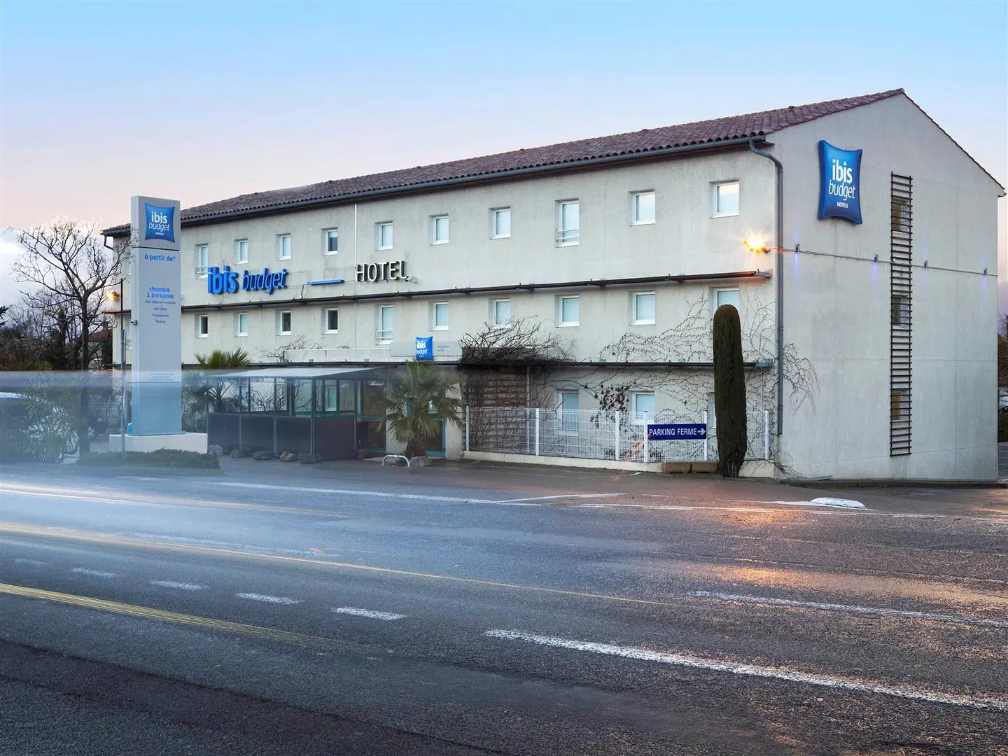 ibis budget Carcassonne La Cité EXTERIOR
