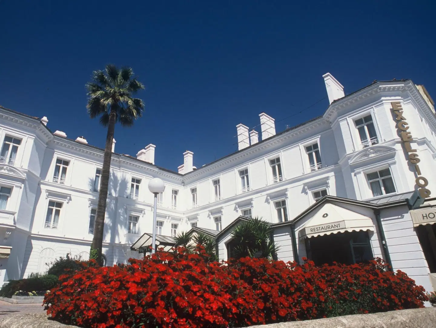 Excelsior EXTERIOR
