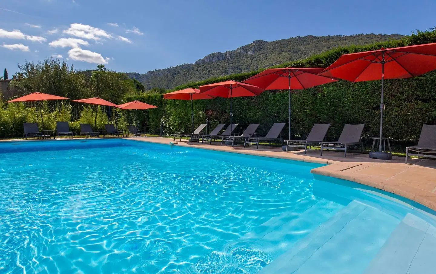 ibis Styles Aubagne Gemenos OUTDOOR_POOL