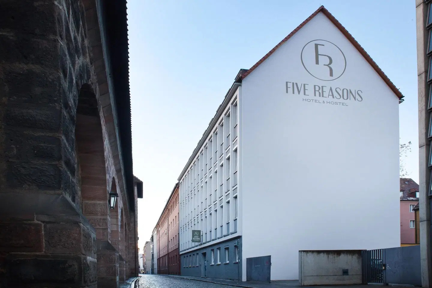 Five Reasons Hotel & Hostel EXTERIOR