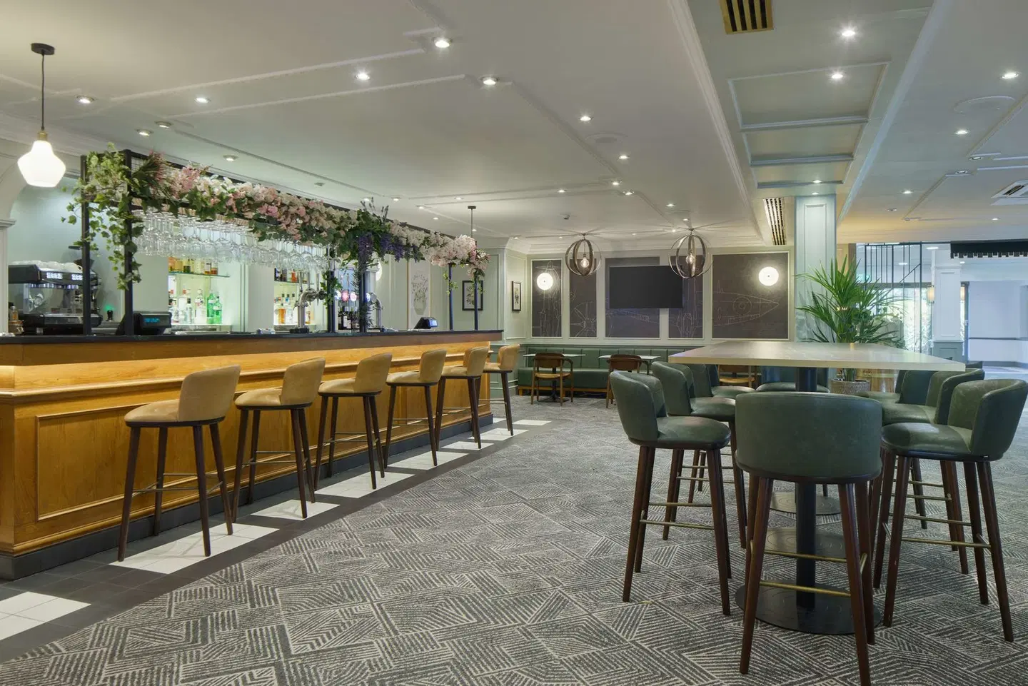 DoubleTree by Hilton Hotel Southampton Bar