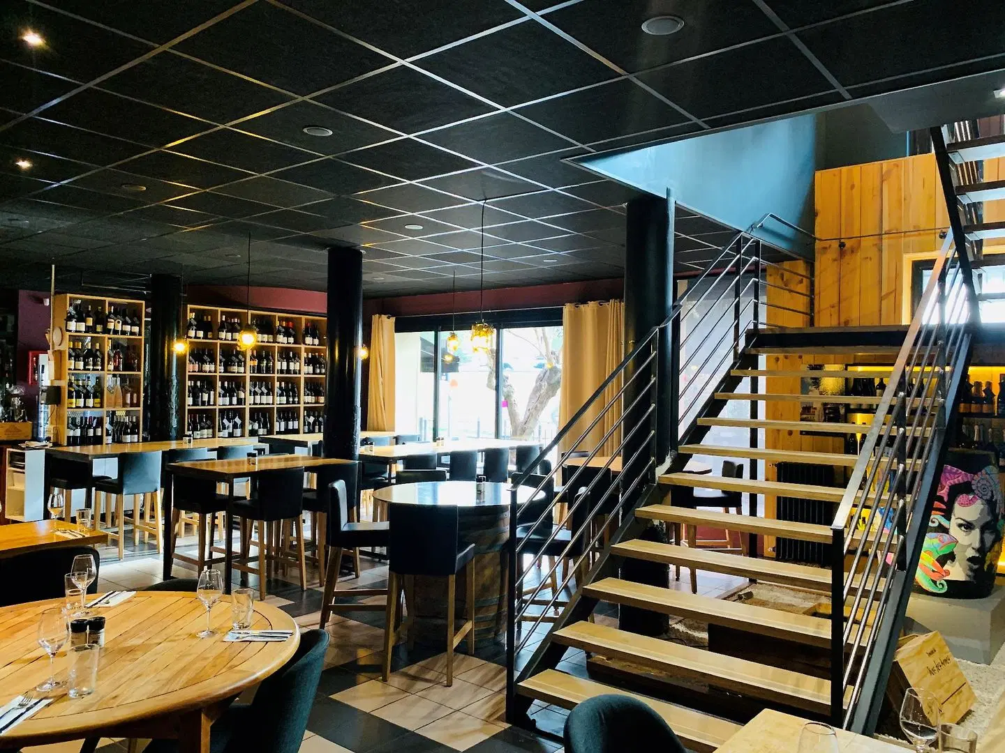 Le Sens Six Bar