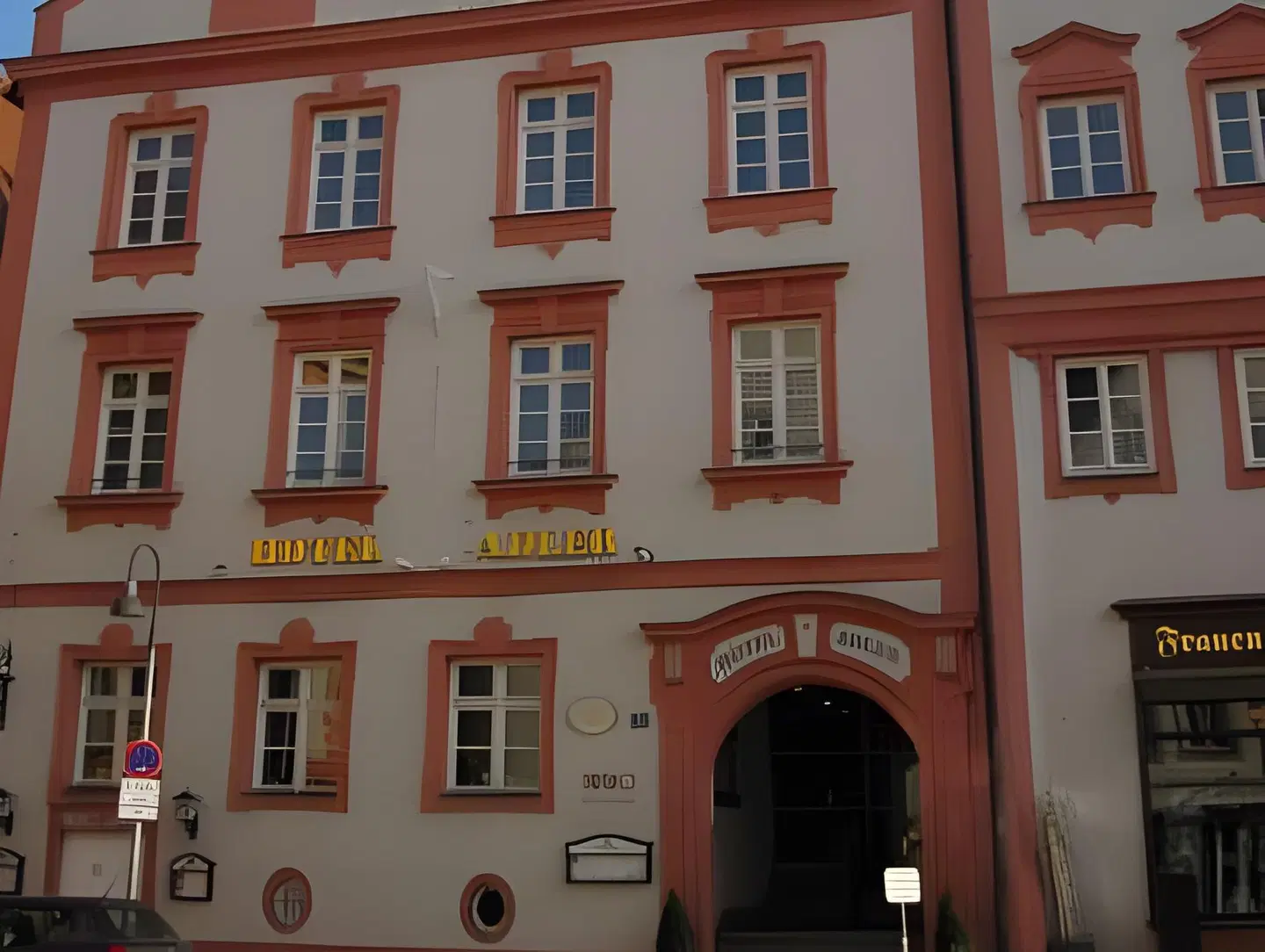 Adler EXTERIOR