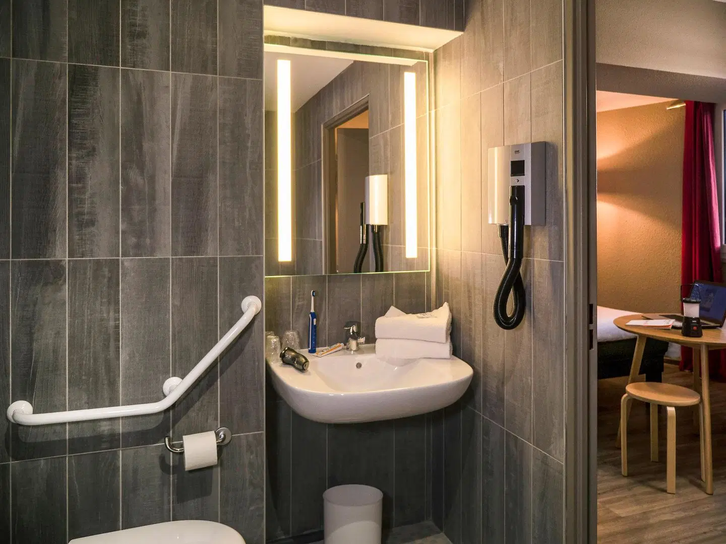 ibis Arles Badezimmer