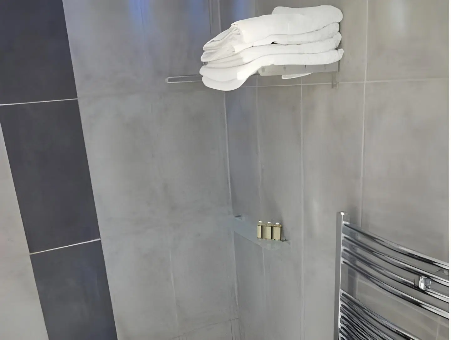 ACCI Cannes Les Yuccas Badezimmer