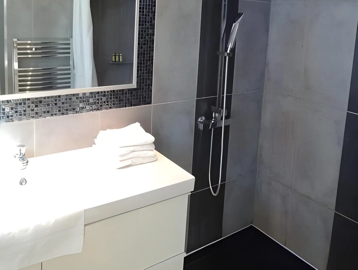 ACCI Cannes Les Yuccas Badezimmer