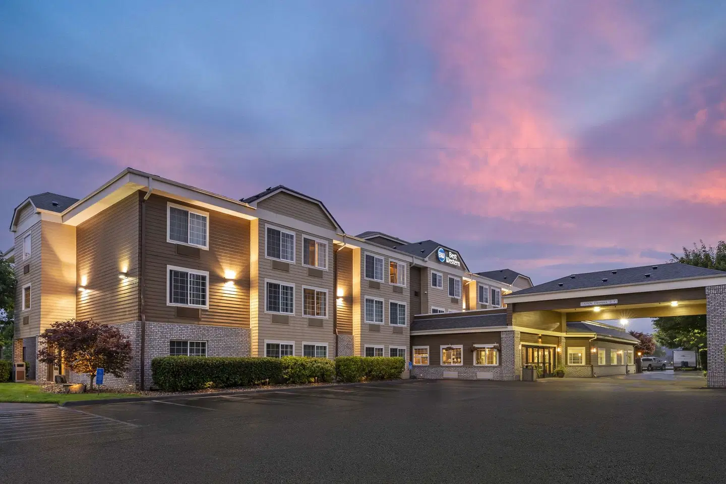 Comfort Suites Columbia River EXTERIOR