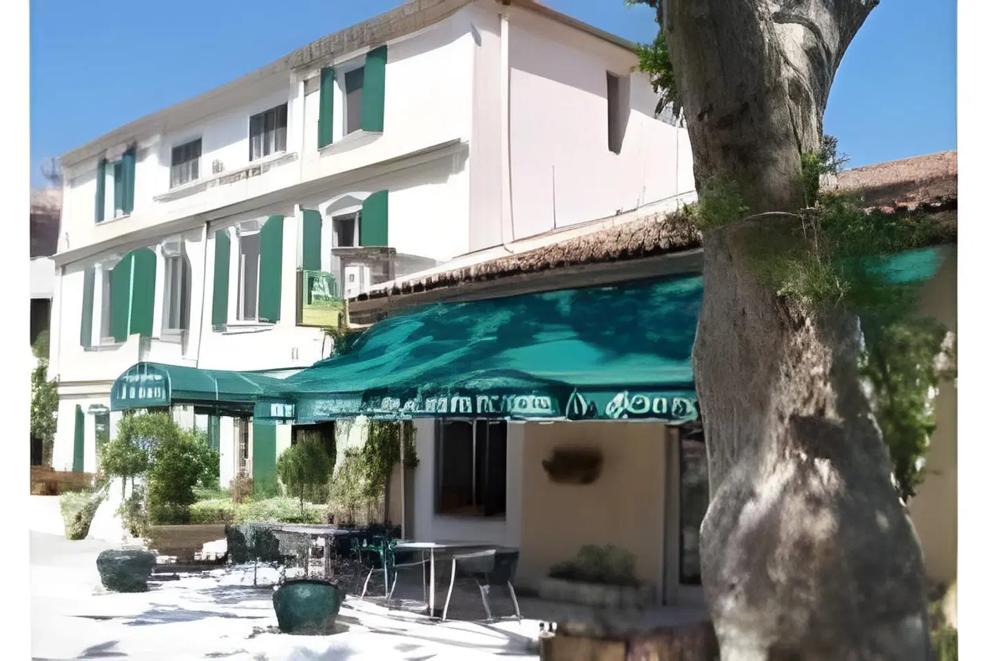 Hostellerie De La Source Terrasse