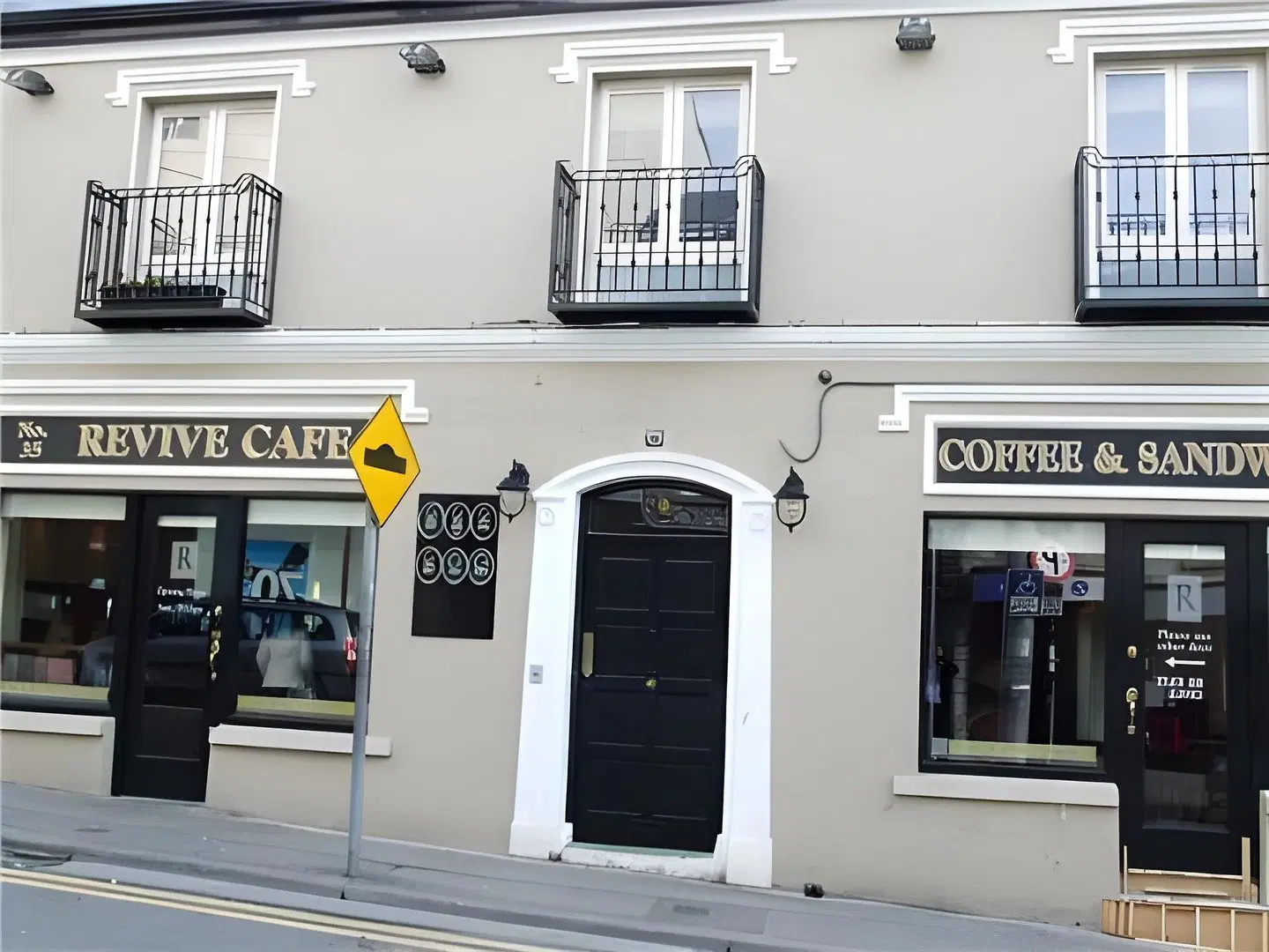 Eyre Square Townhouse EXTERIOR