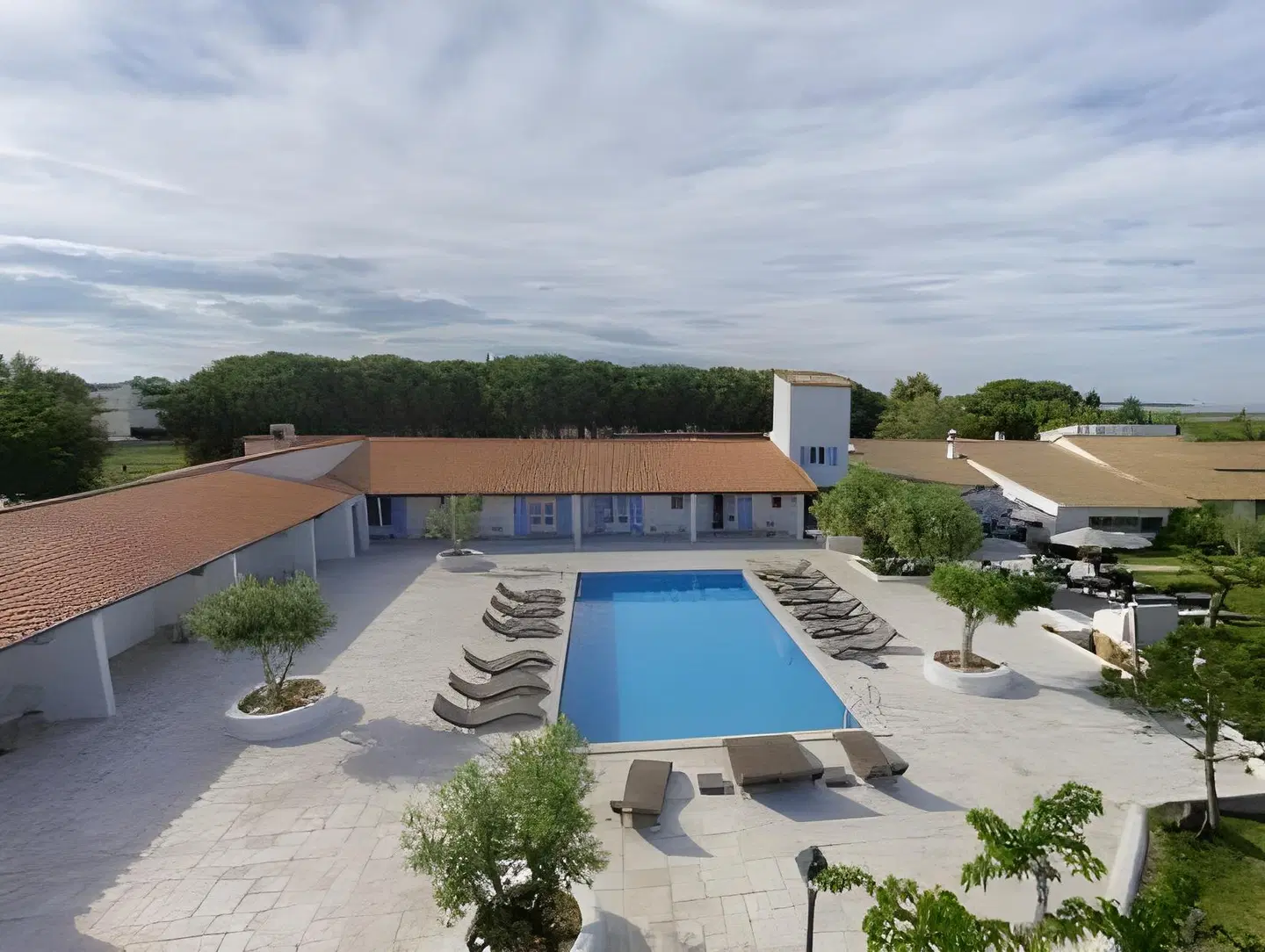 Le Mas de Calabrun OUTDOOR_POOL