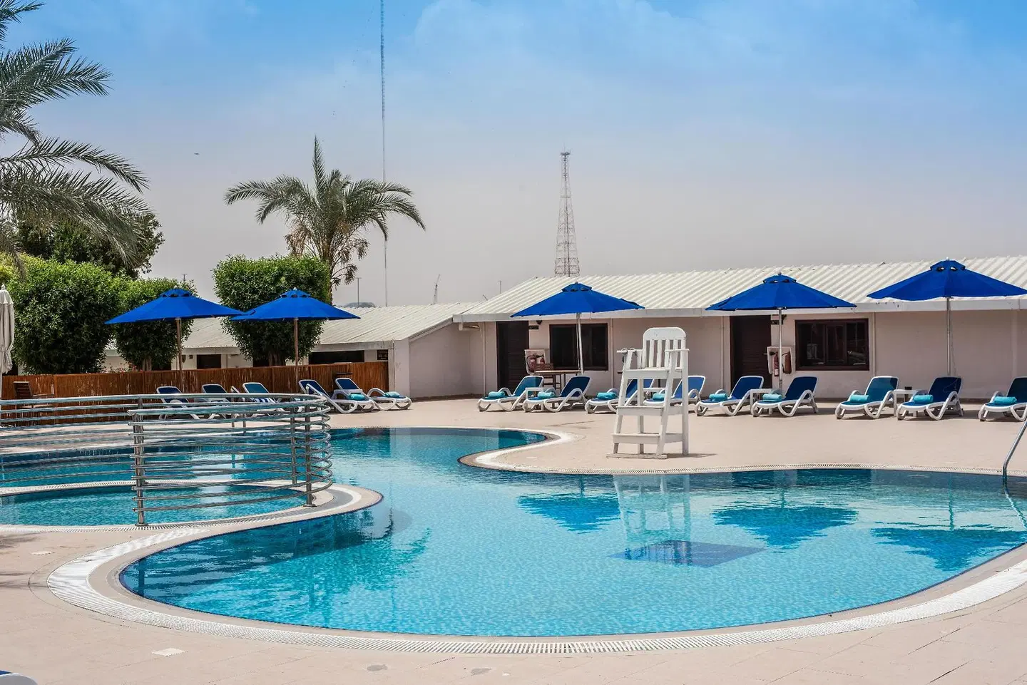 BM Beach Resort OUTDOOR_POOL