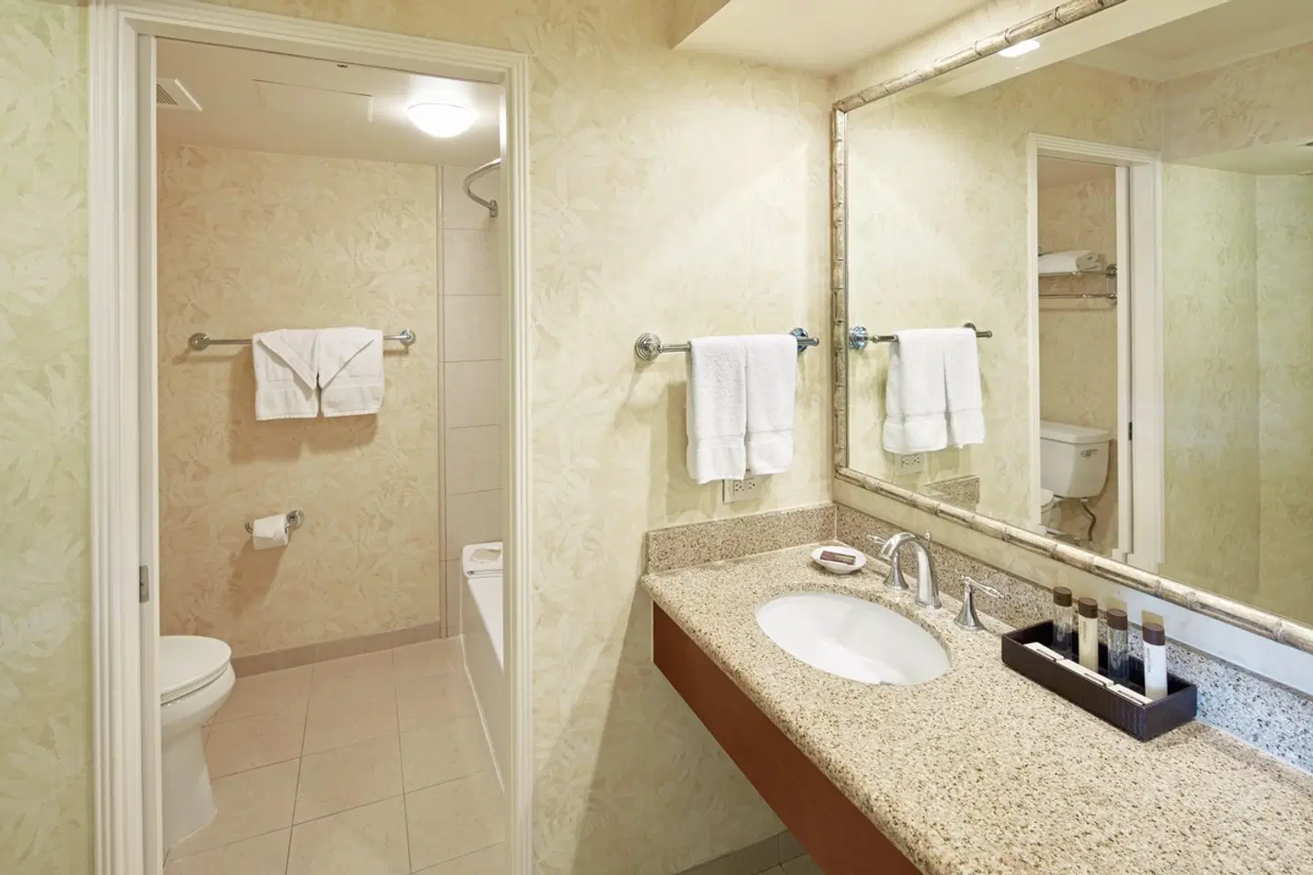 Outrigger Waikiki Beach Resort Badezimmer