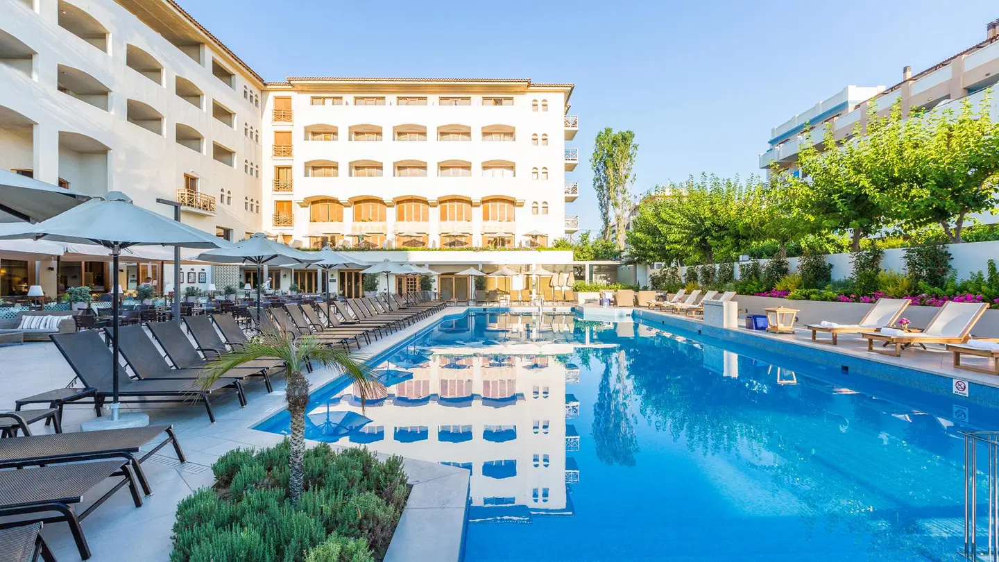 Theartemis Palace OUTDOOR_POOL