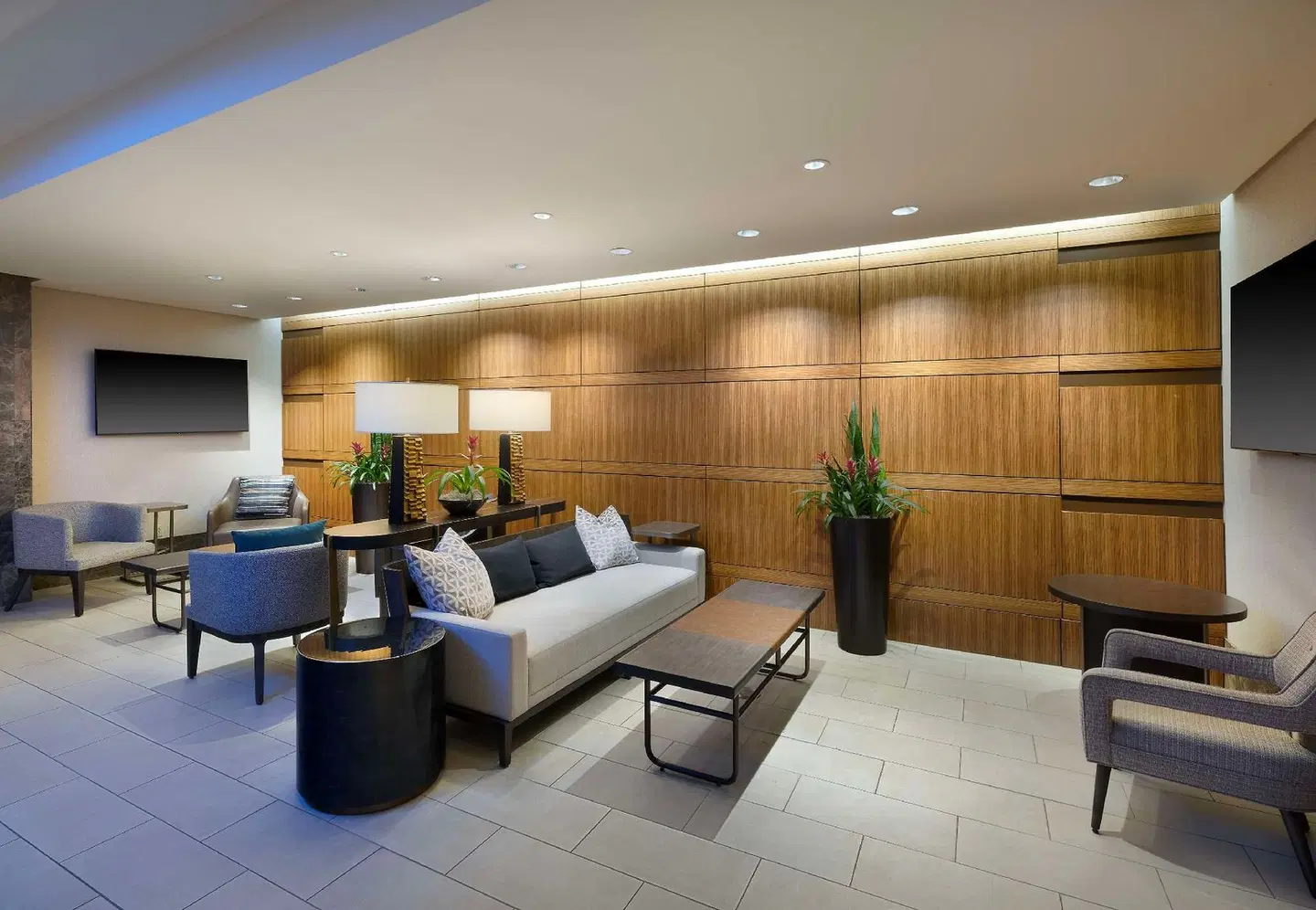 Hilton Indianapolis Hotel & Suites LOUNGE_LOBBY