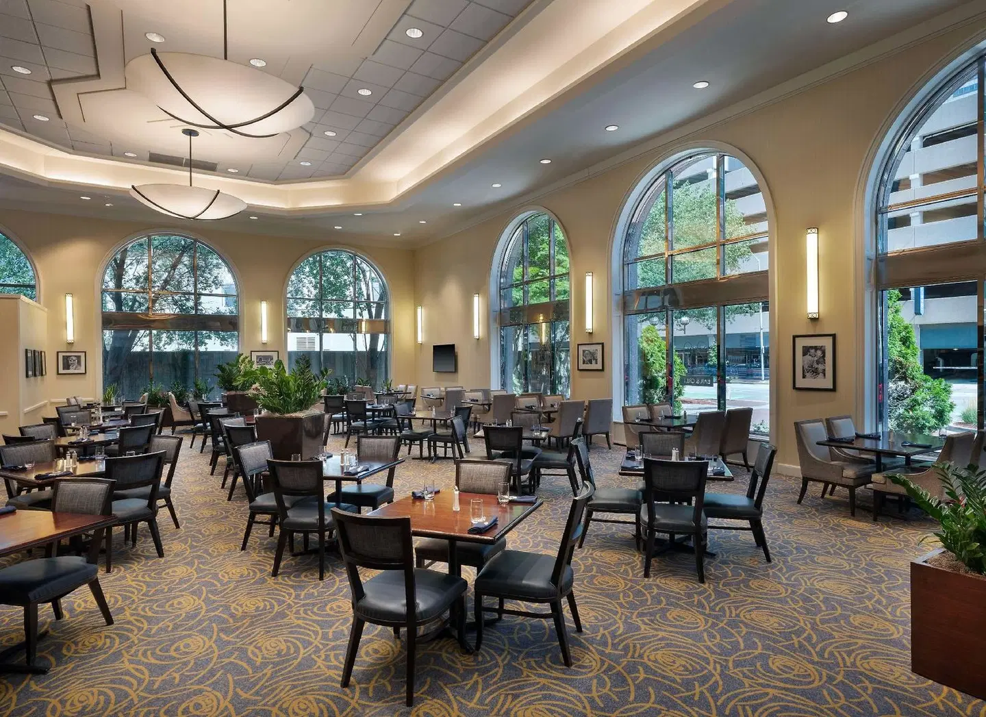 Hilton Indianapolis Hotel & Suites Restaurant