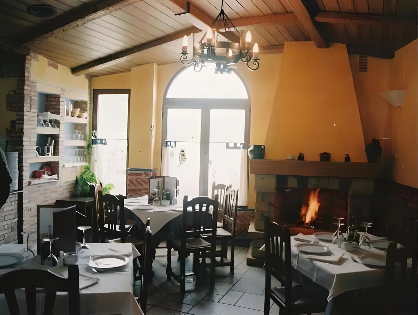 Apartamentos Raisa Restaurant