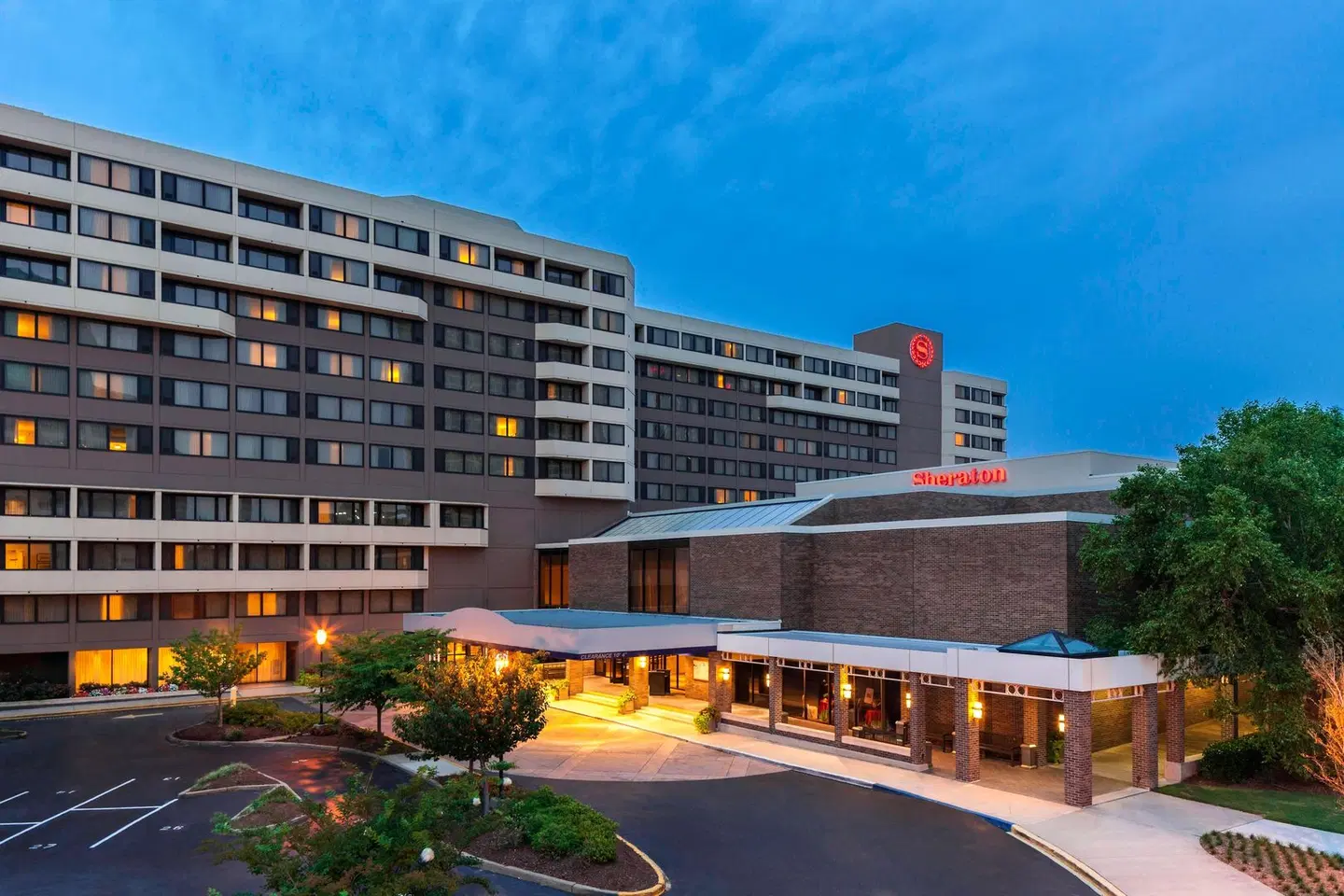 Sheraton Norfolk Waterside Hotel EXTERIOR