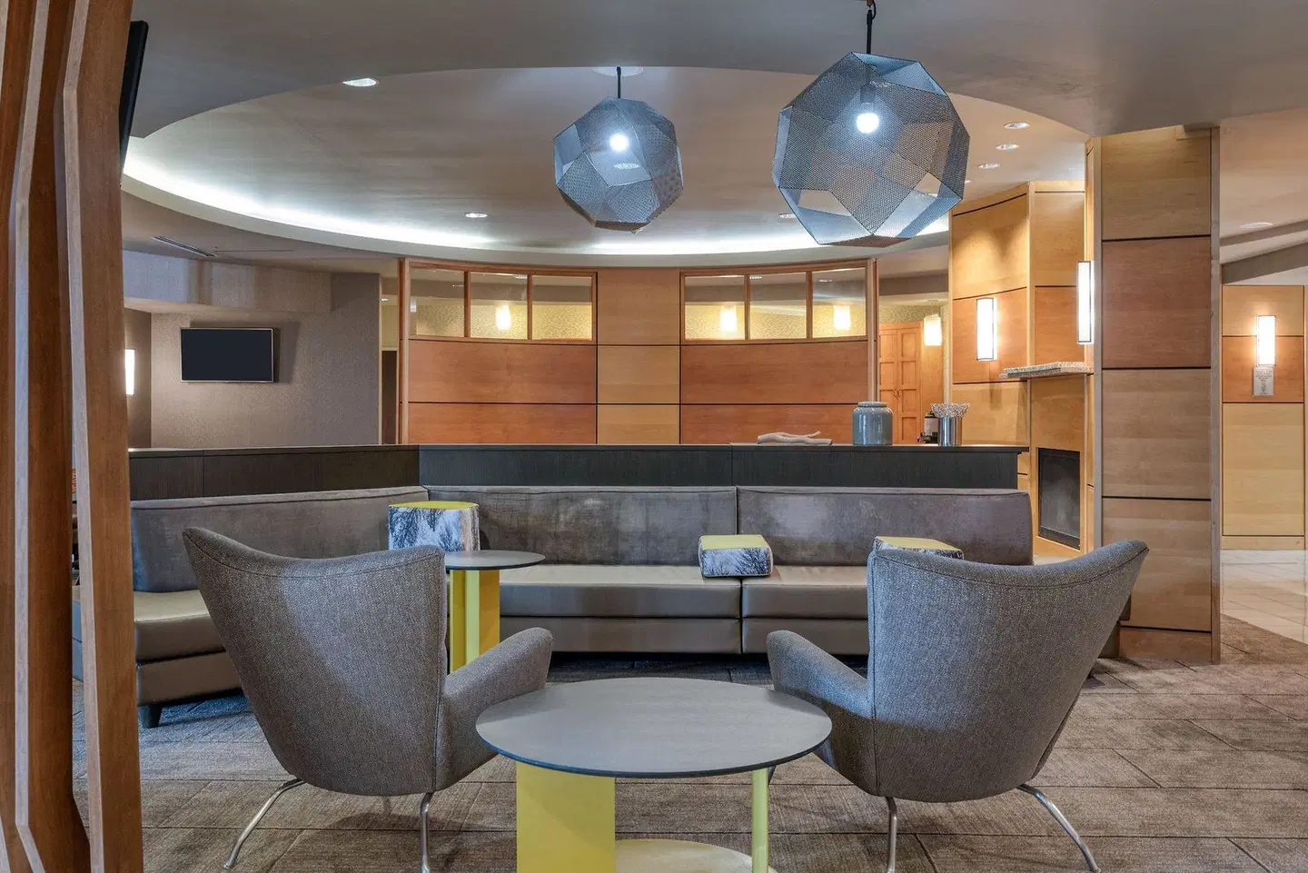 SpringHill Suites by Marriott Terre Haute Bar
