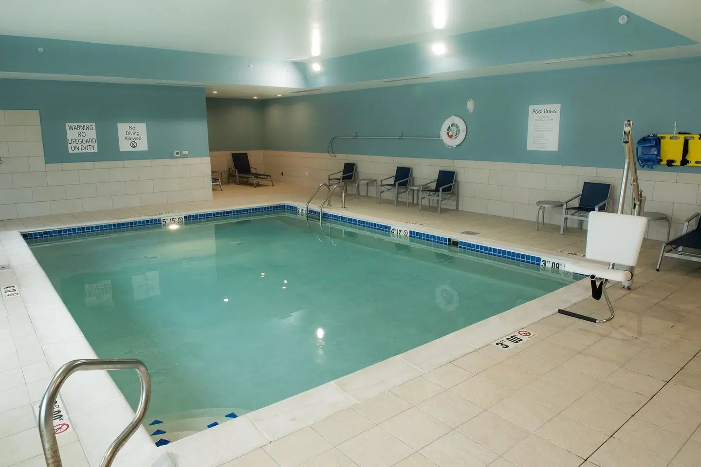 Holiday Inn Express & Suites Warsaw by IHG Hallenbad