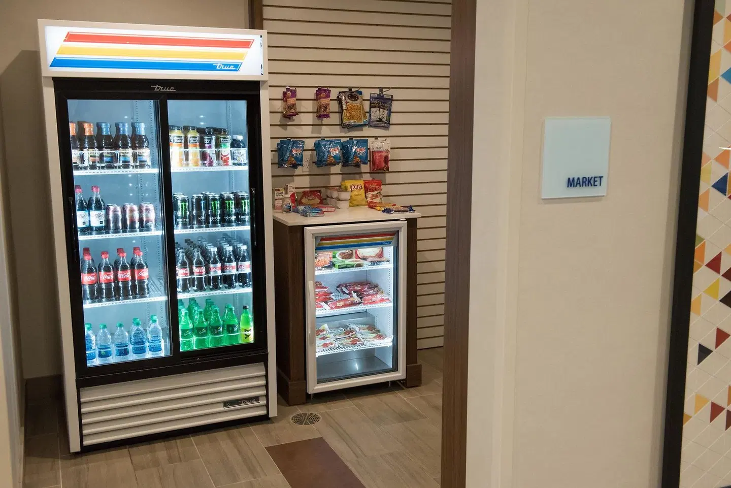Holiday Inn Express & Suites Warsaw by IHG Bar