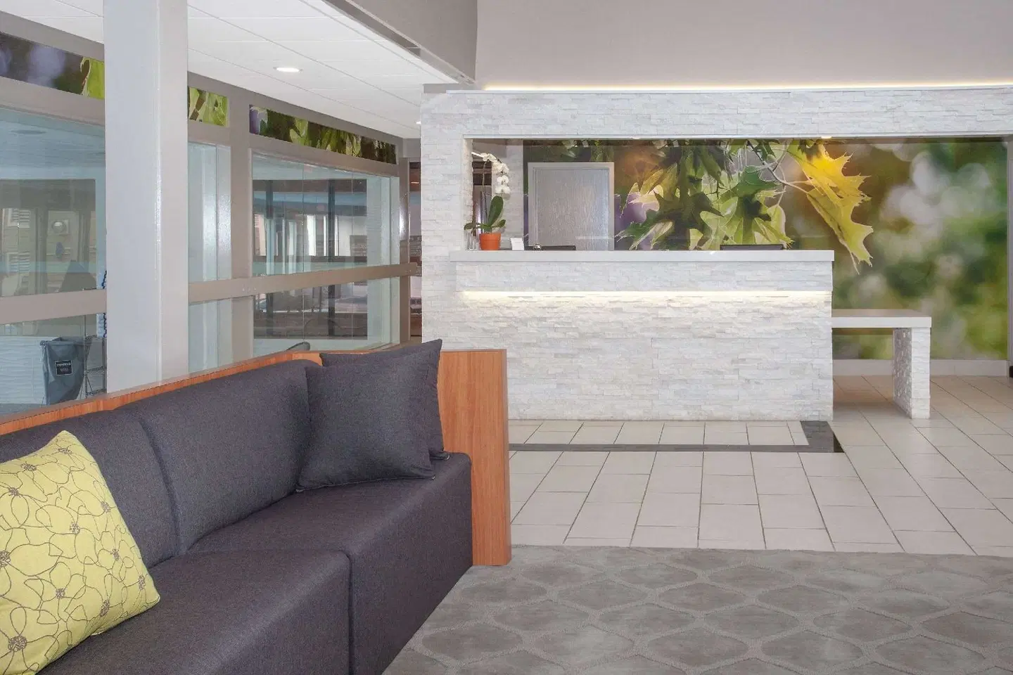 Wyndham Garden Fort Wayne LOUNGE_LOBBY
