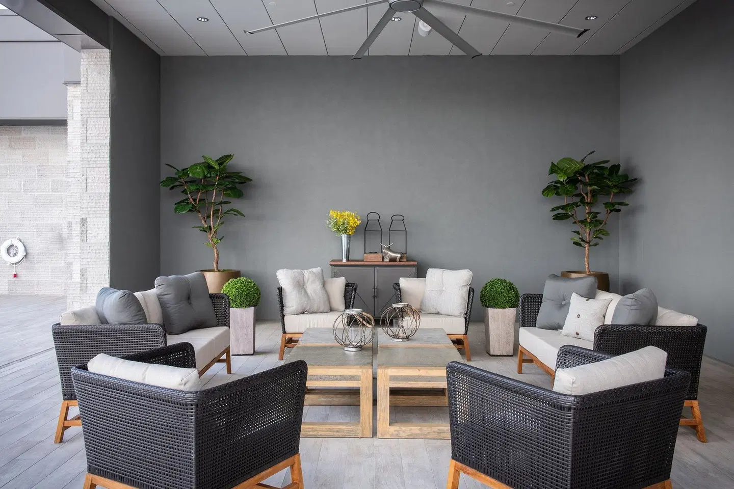 Holiday Inn & Suites Nashville Downtown - Broadway LOUNGE_LOBBY