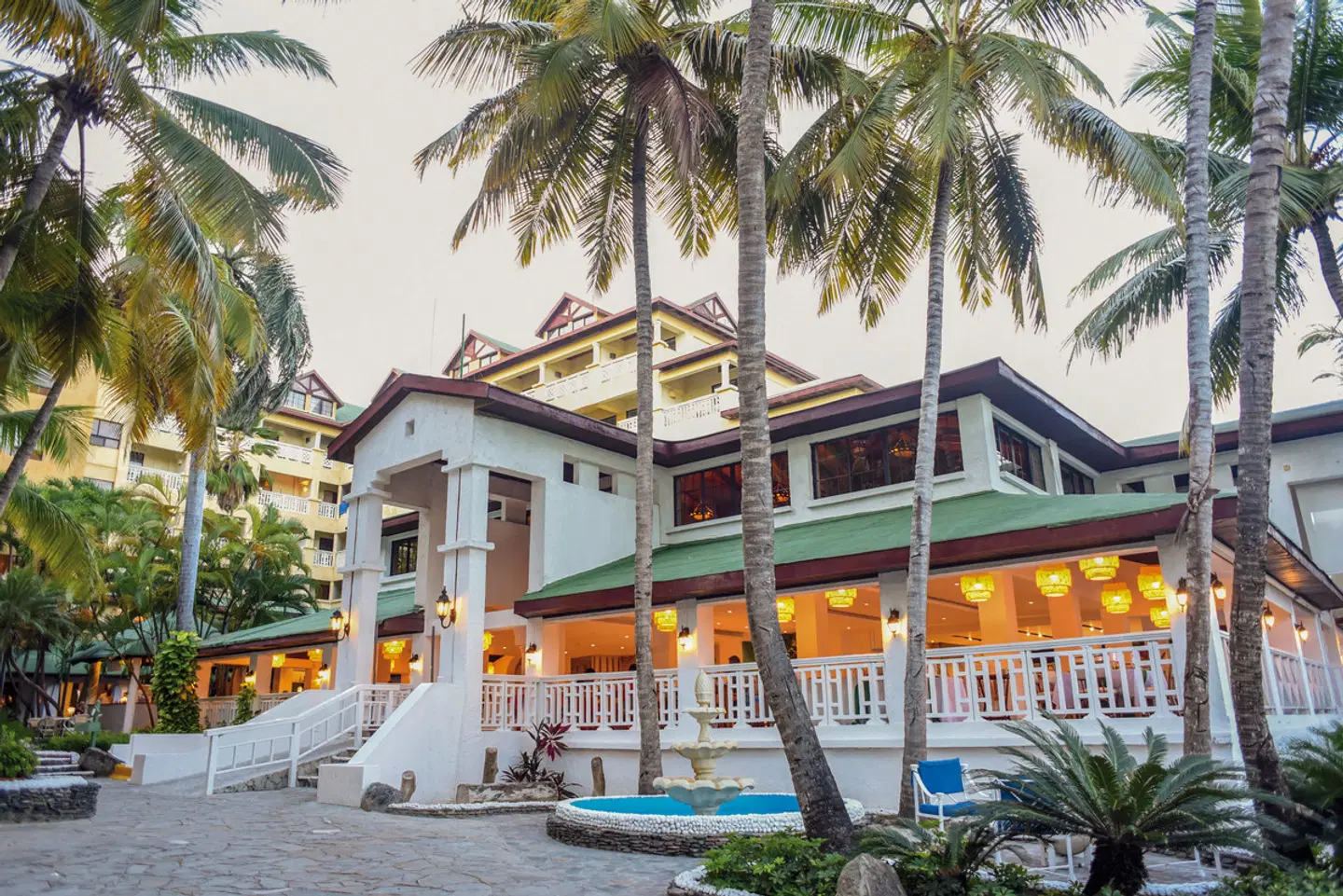 Coral Costa Caribe Beach Resort EXTERIOR