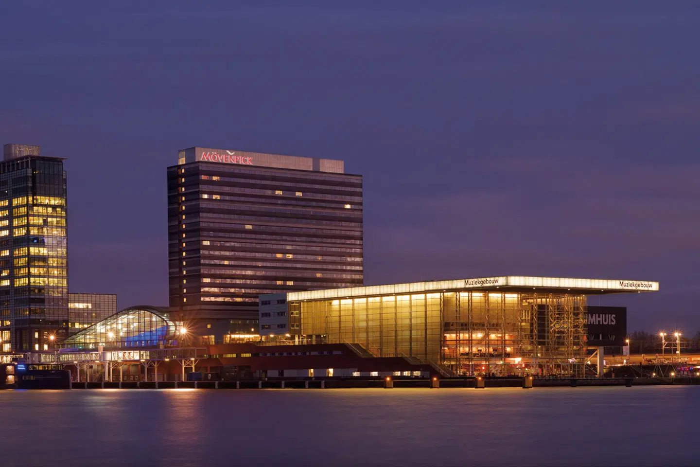 Mövenpick Hotel Amsterdam City Centre EXTERIOR