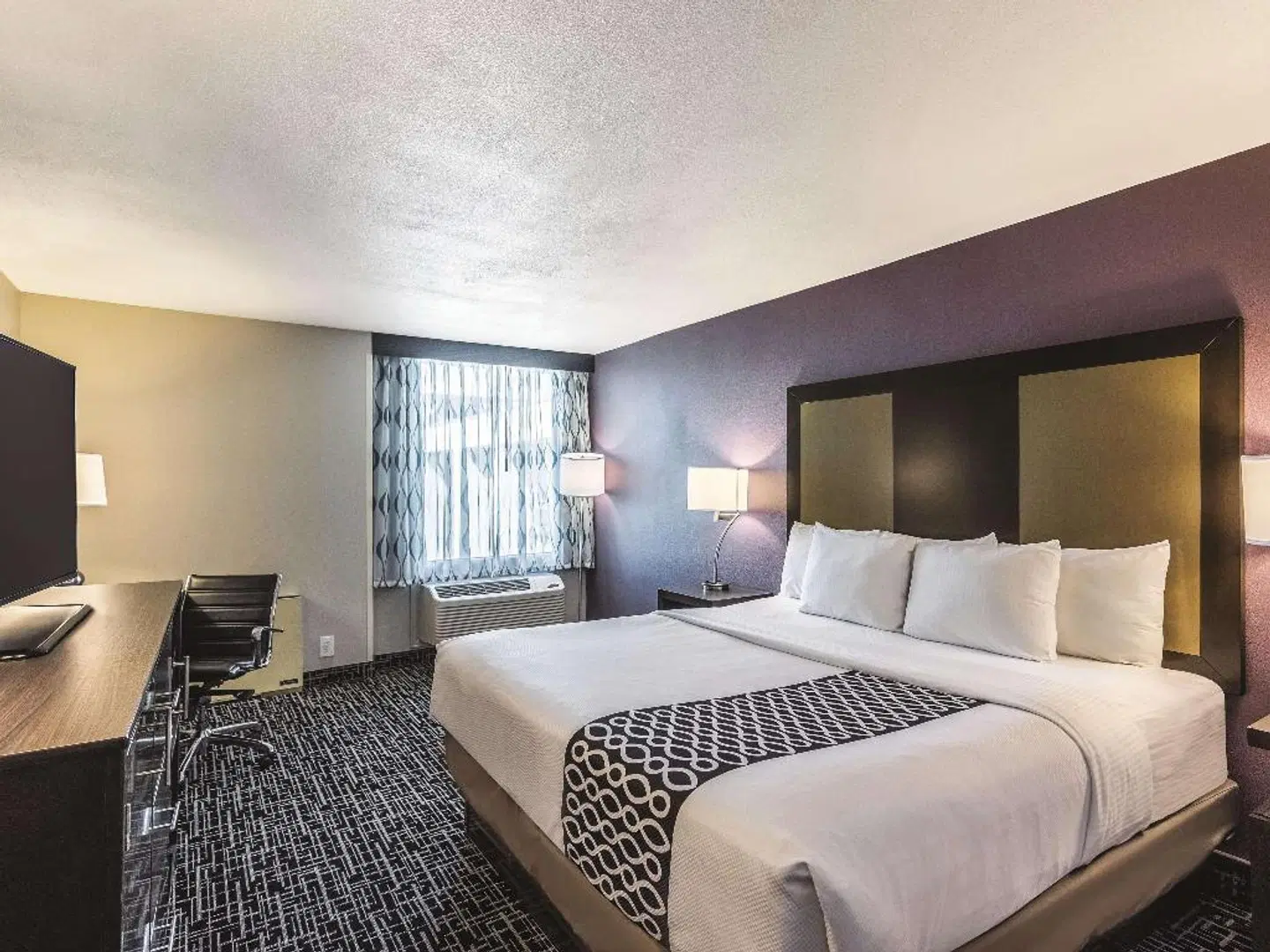 La Quinta Inn & Suites by Wyndham Colorado Springs North ROOM_EXAMPLE