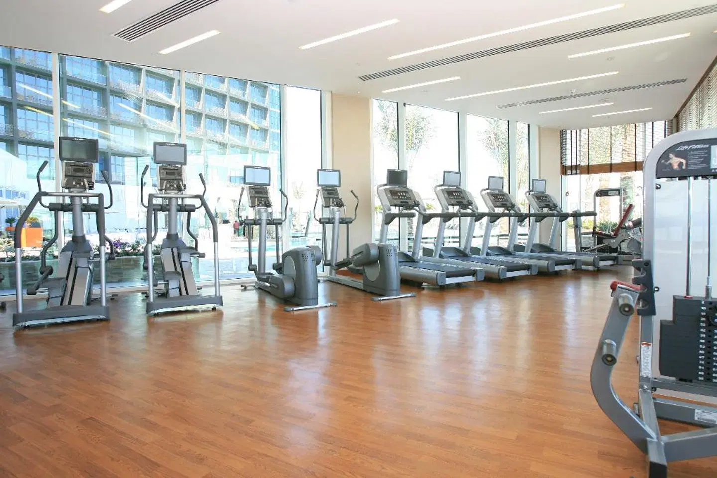 Yas Plaza Marina SPORTS_AND_LEISURE