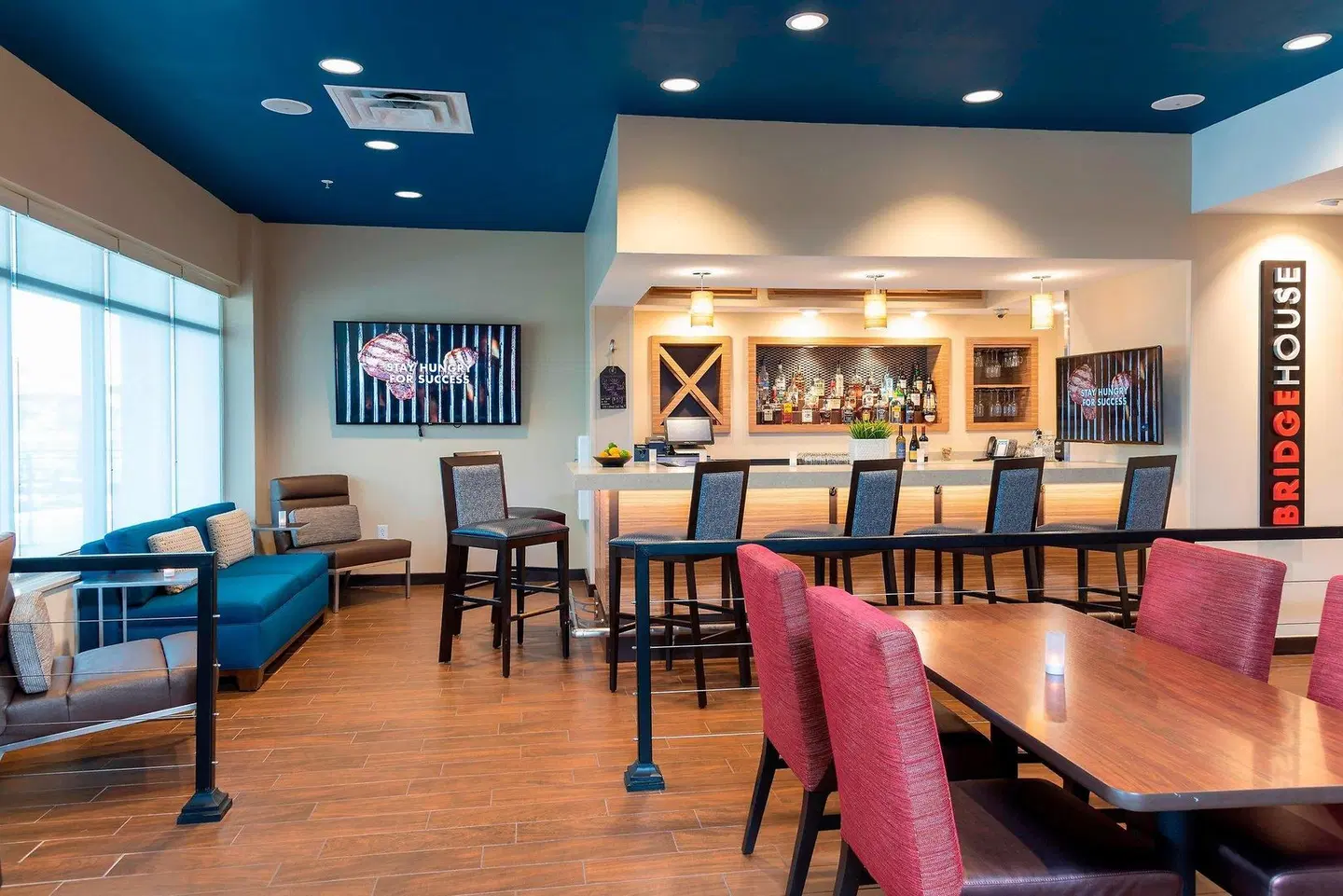 TownePlace Suites by Marriott Louisville North Bar