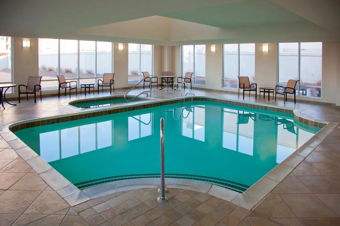 Sheraton Louisville Riverside Hotel Hallenbad