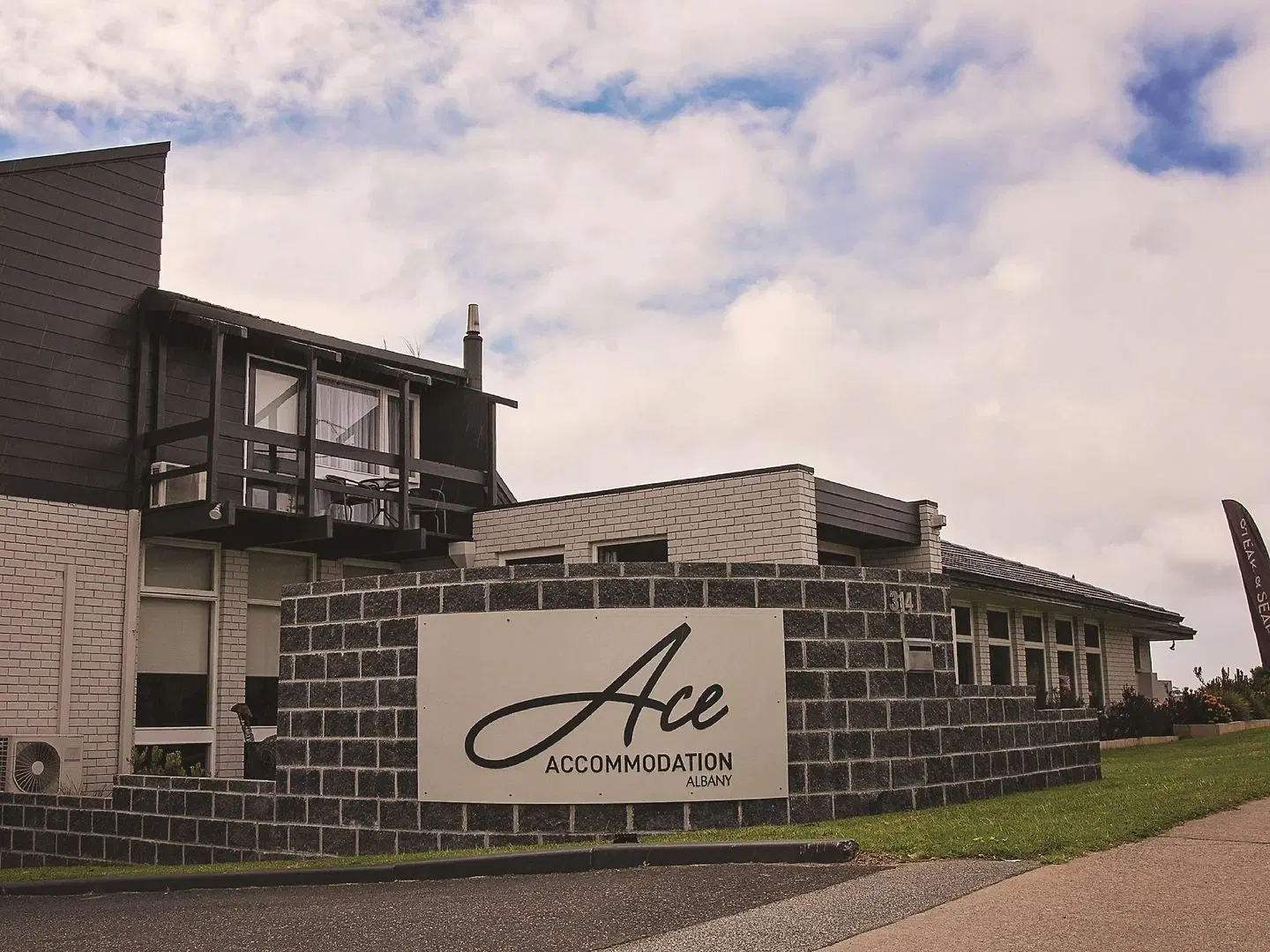 Ace Accommodation Albany EXTERIOR