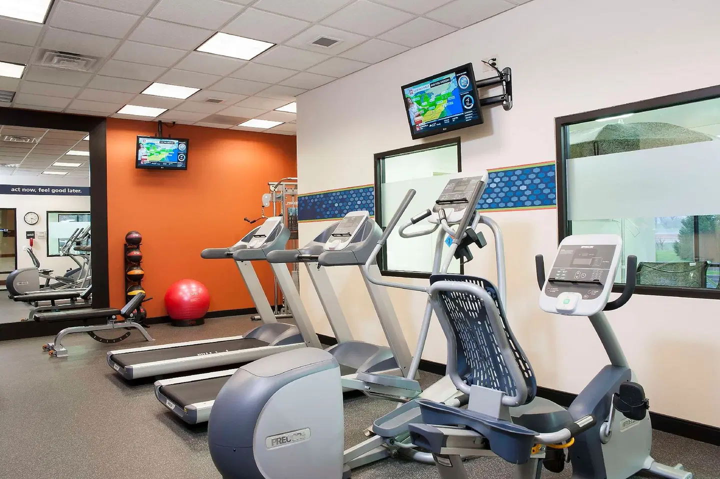 Hampton Inn & Suites Indianapolis-Fishers SPORTS_AND_LEISURE