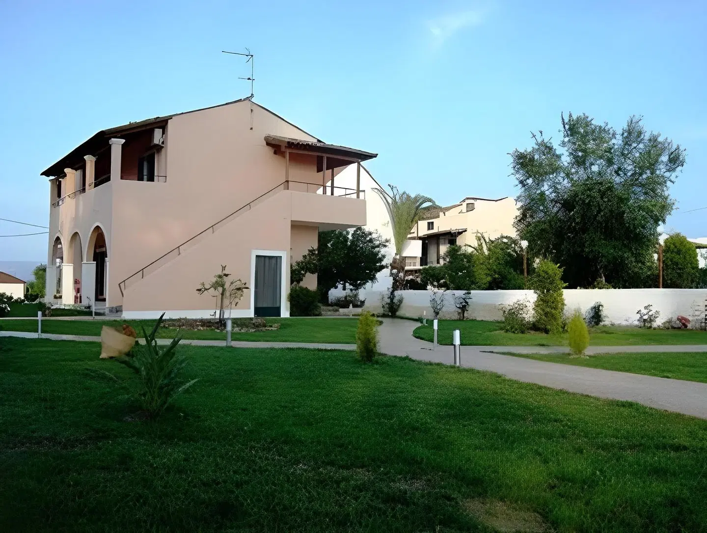 Biscoutsis Apartments & Studios EXTERIOR