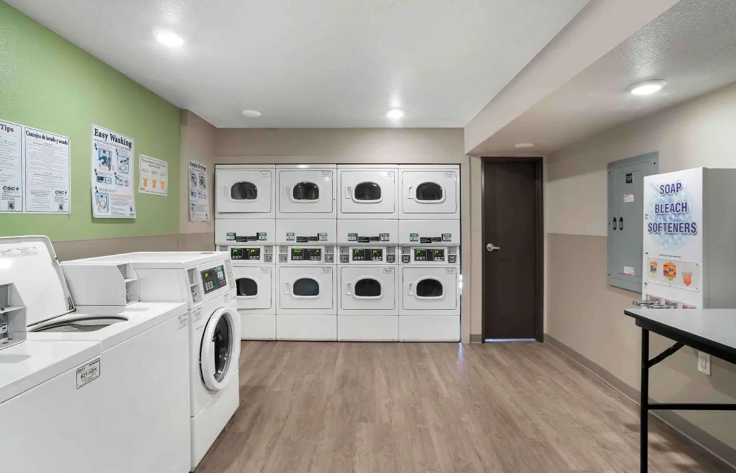 WoodSpring Suites Charlotte Northlake Badezimmer