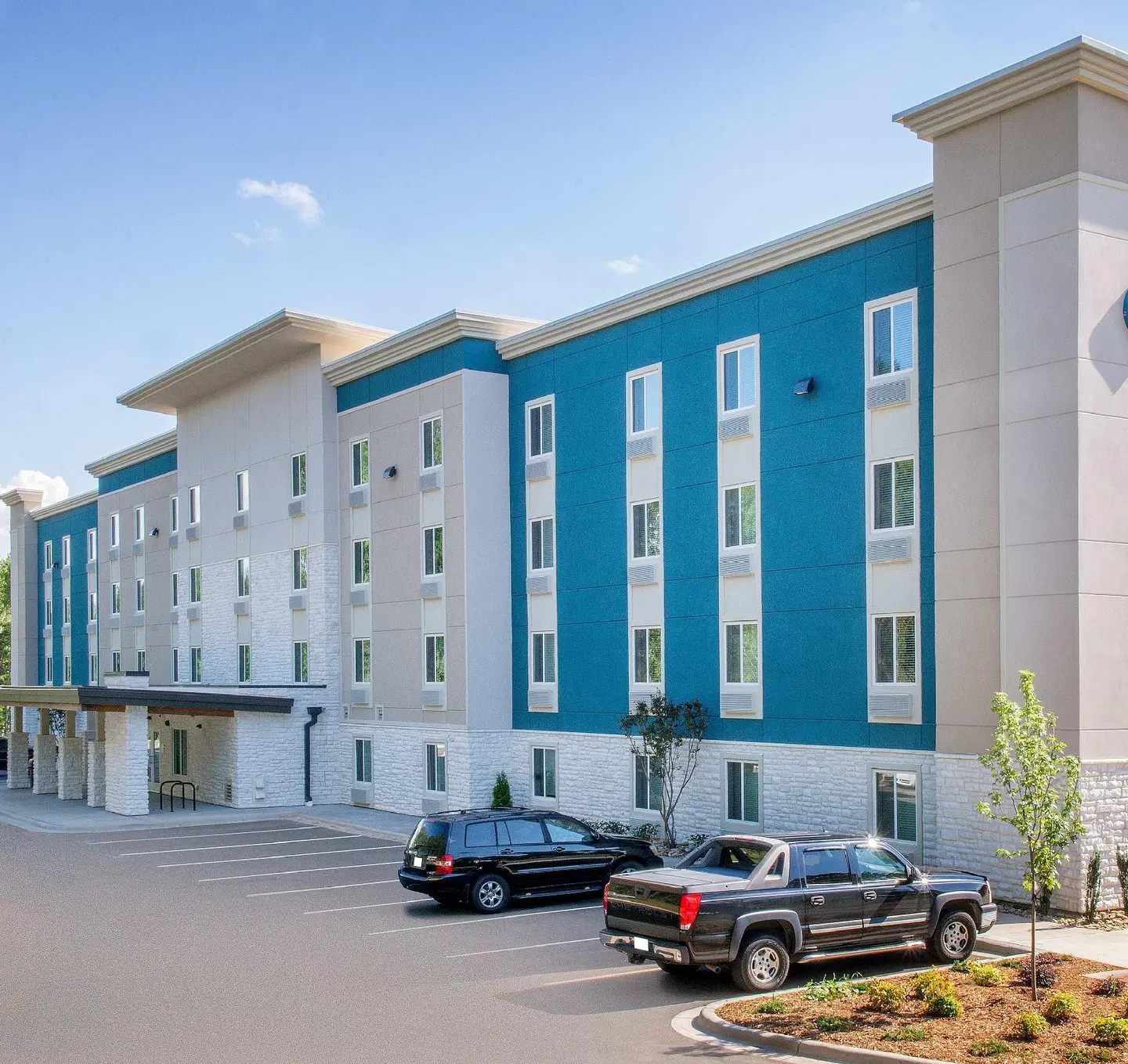 WoodSpring Suites Charlotte Northlake EXTERIOR