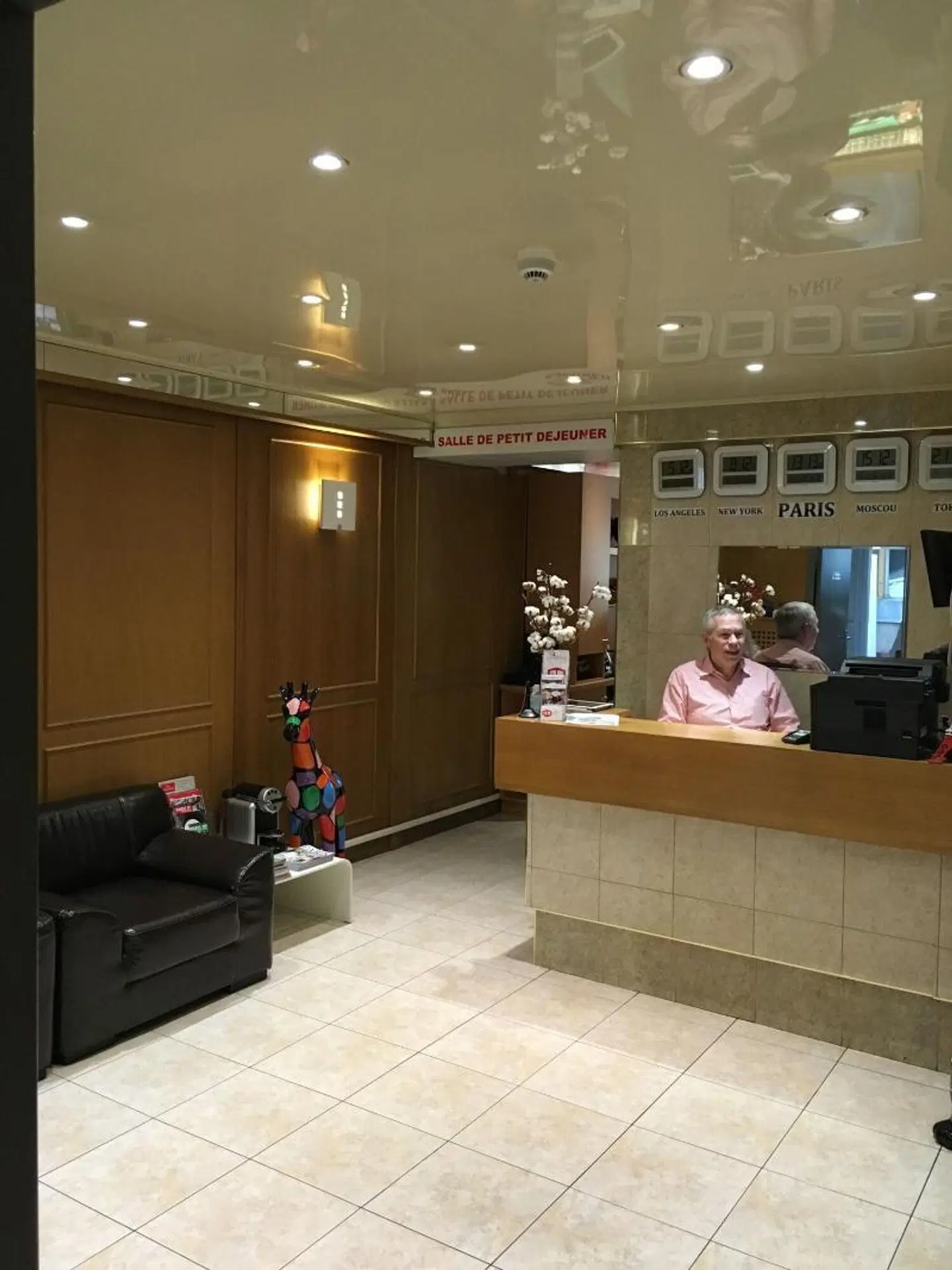 Cosmotel LOUNGE_LOBBY