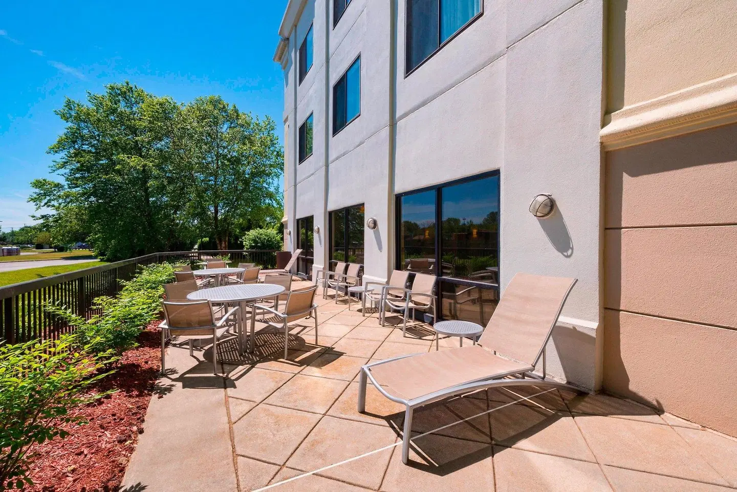 SpringHill Suites by Marriott Mishawaka-University Area Terrasse