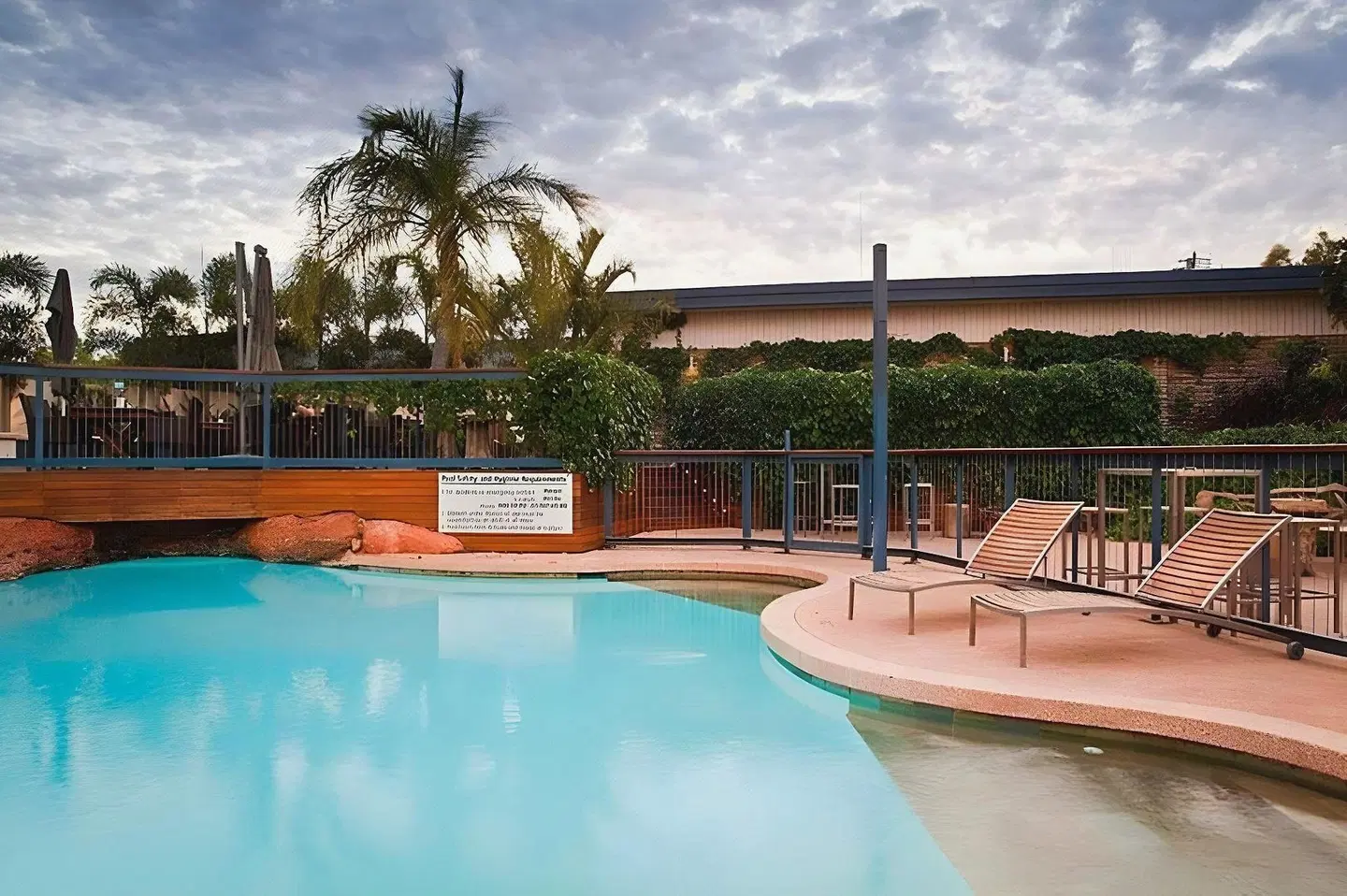 Potshot Hotel Resort OUTDOOR_POOL