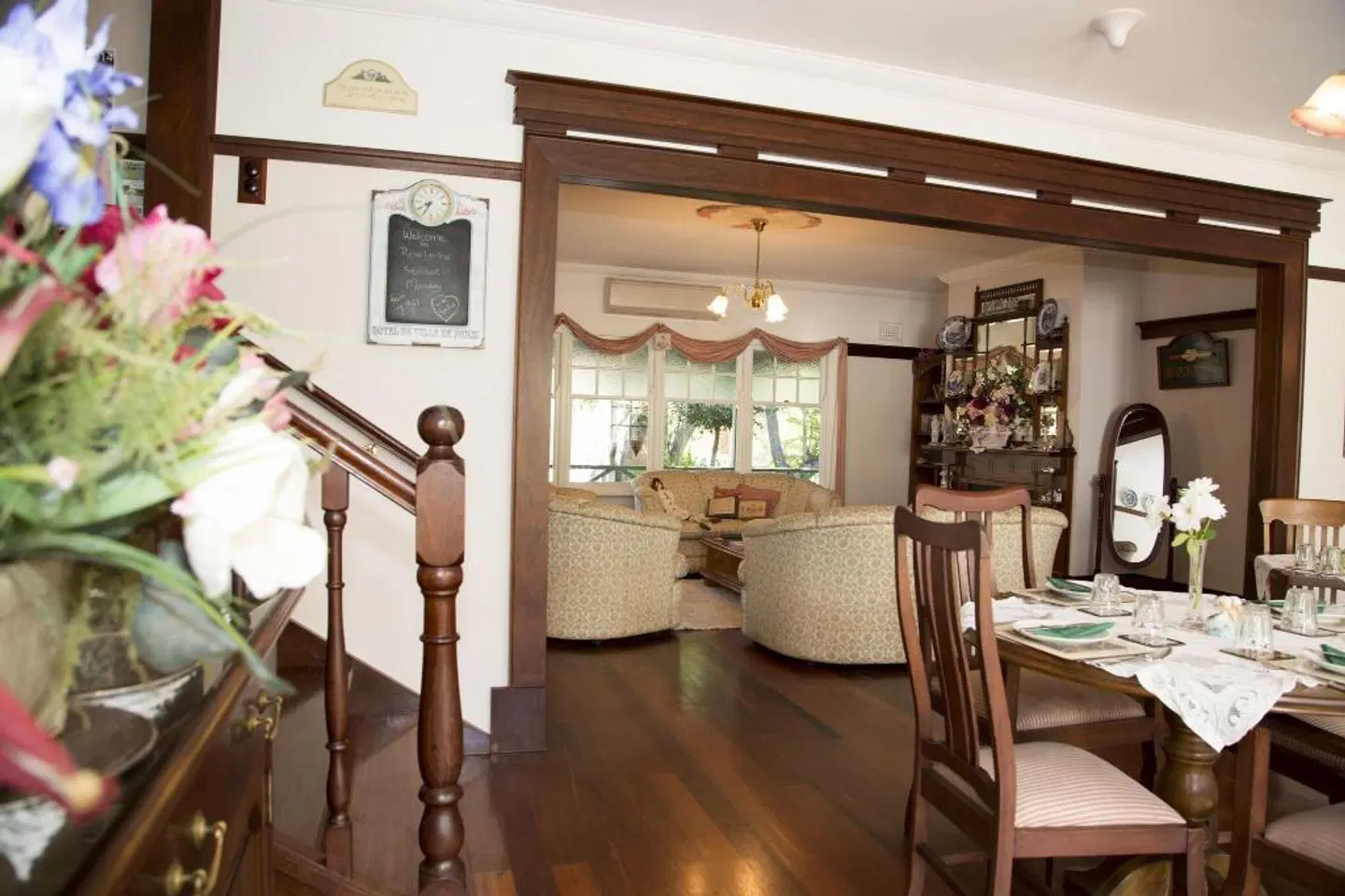 Rosebridge House Bed & Breakfast Restaurant