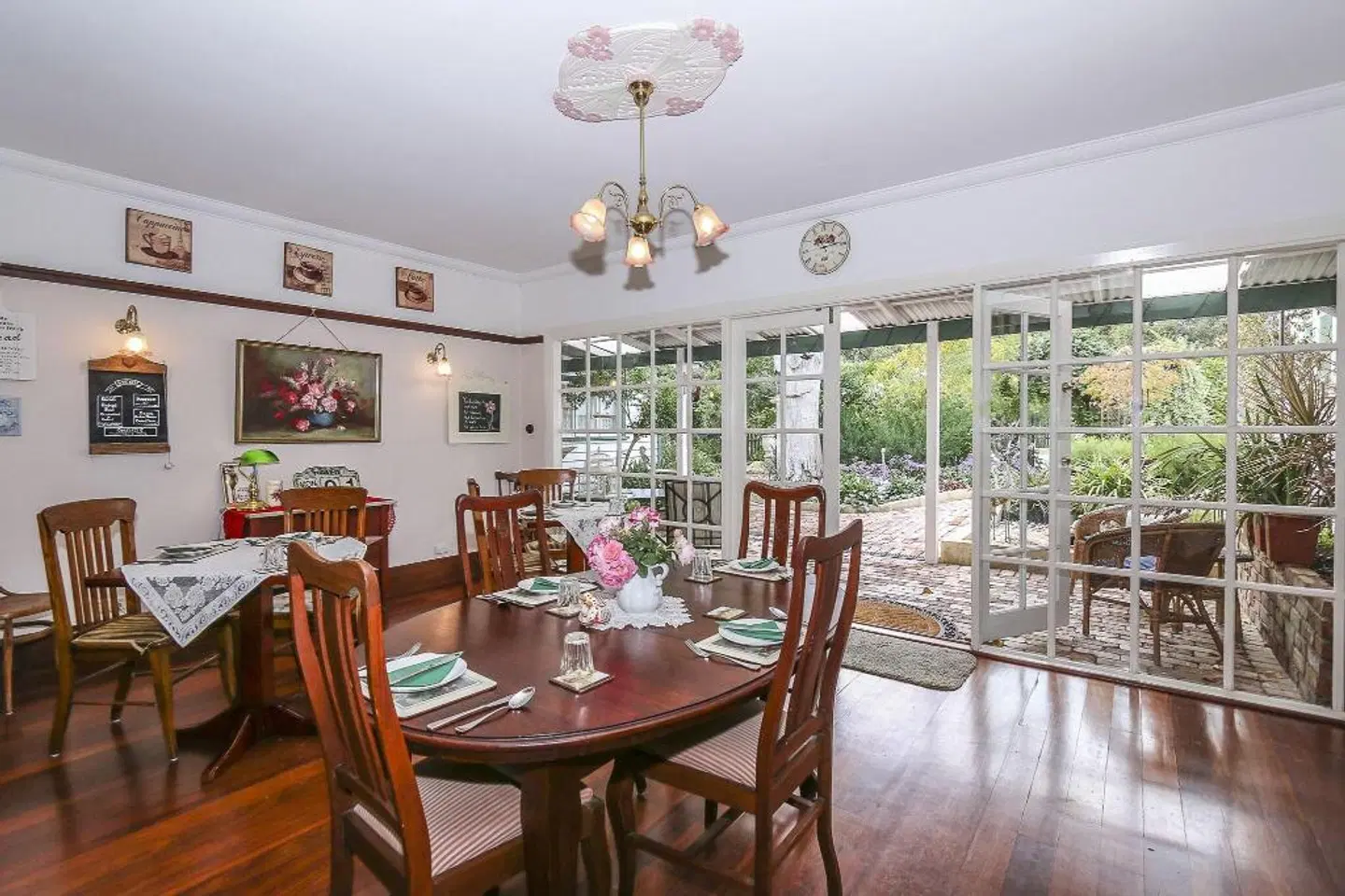 Rosebridge House Bed & Breakfast Restaurant